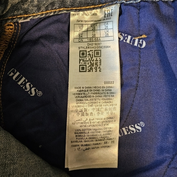 GUESS ORIGINALS Women's Denim Cargo Capri Pant, Tinted Denim, Size 26 - Picture 13 of 15